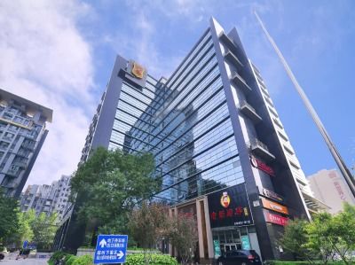 廣渠門通正國(guó)際大廈300平特價(jià)辦公室出租 正對(duì)電梯，地鐵便捷，專業(yè)管理