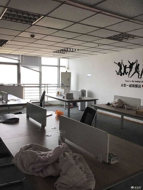 南昌老福山地鐵口，華龍國際大廈精裝辦公空間出租，配備齊全家具，專業管理